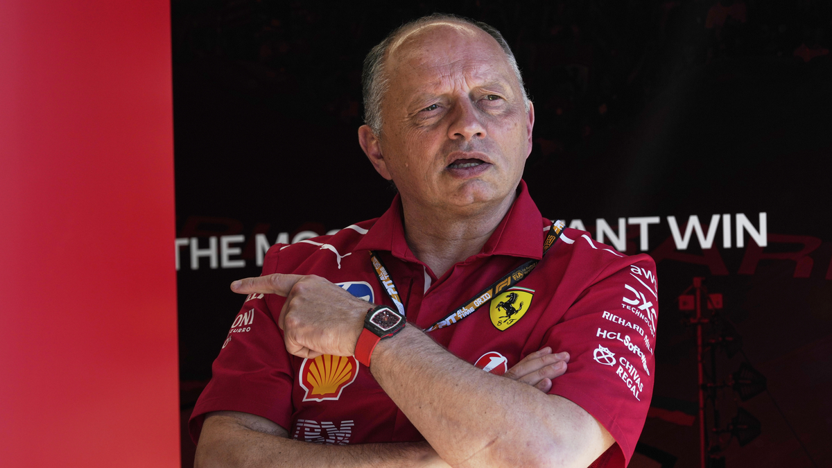 Najbližšie tri zastávky Formuly 1 by mohli rozhodnúť o osude šéfa Ferrari. Taliani už riešia nástupcu