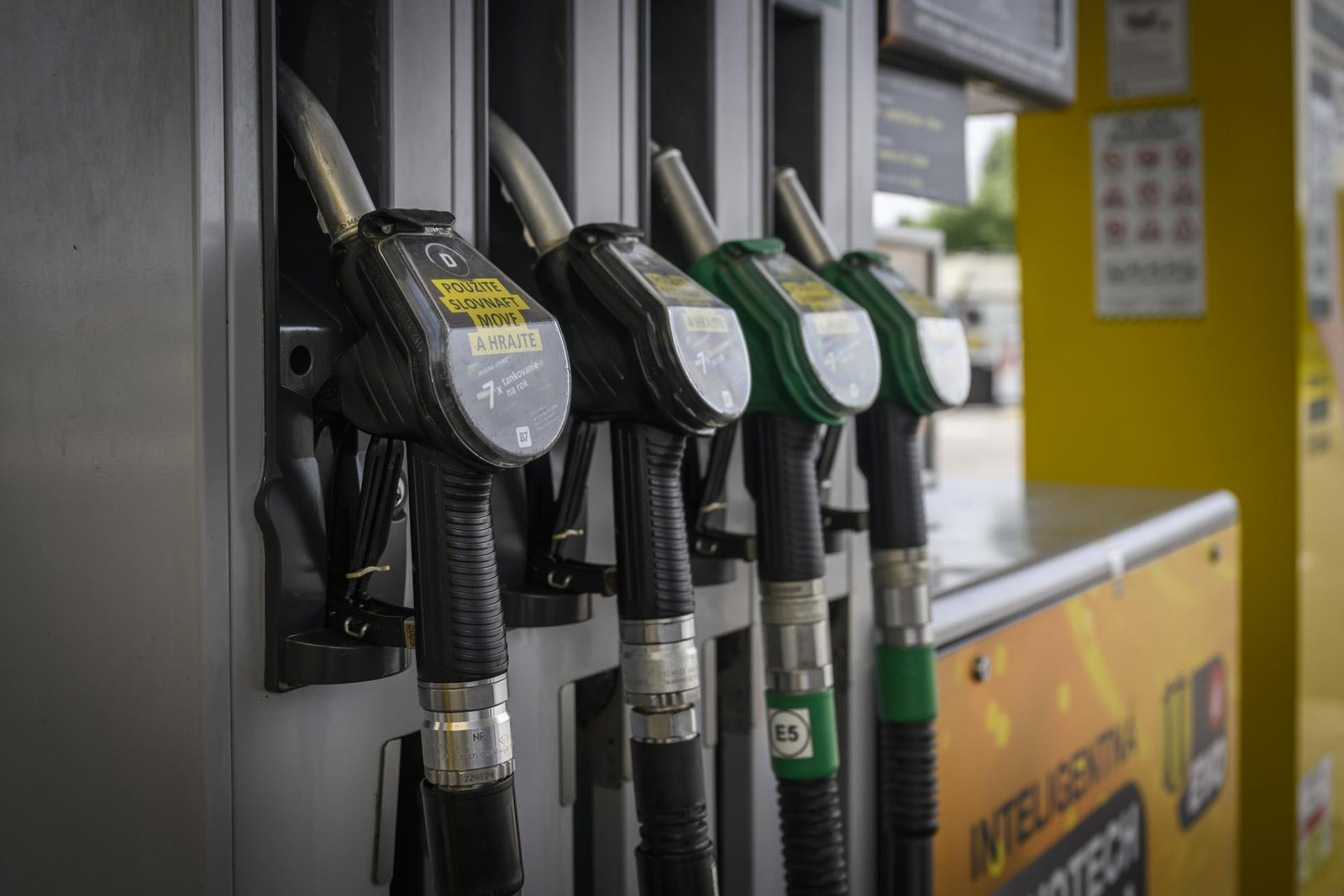Motoristi si tento týždeň výrazne priplatili: Ceny na čerpacích staniciach dosiahli trojmesačné maximum Motoristi si tento týždeň výrazne priplatili: Ceny na čerpacích staniciach dosiahli trojmesačné maximum