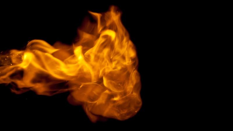 Kdo prohraje, zapálí si oblečení. Maďarka uhořela před dětmi kvůli sázce, soupeř se smál Kdo prohraje, zapálí si oblečení. Maďarka uhořela před dětmi kvůli sázce, soupeř se smál