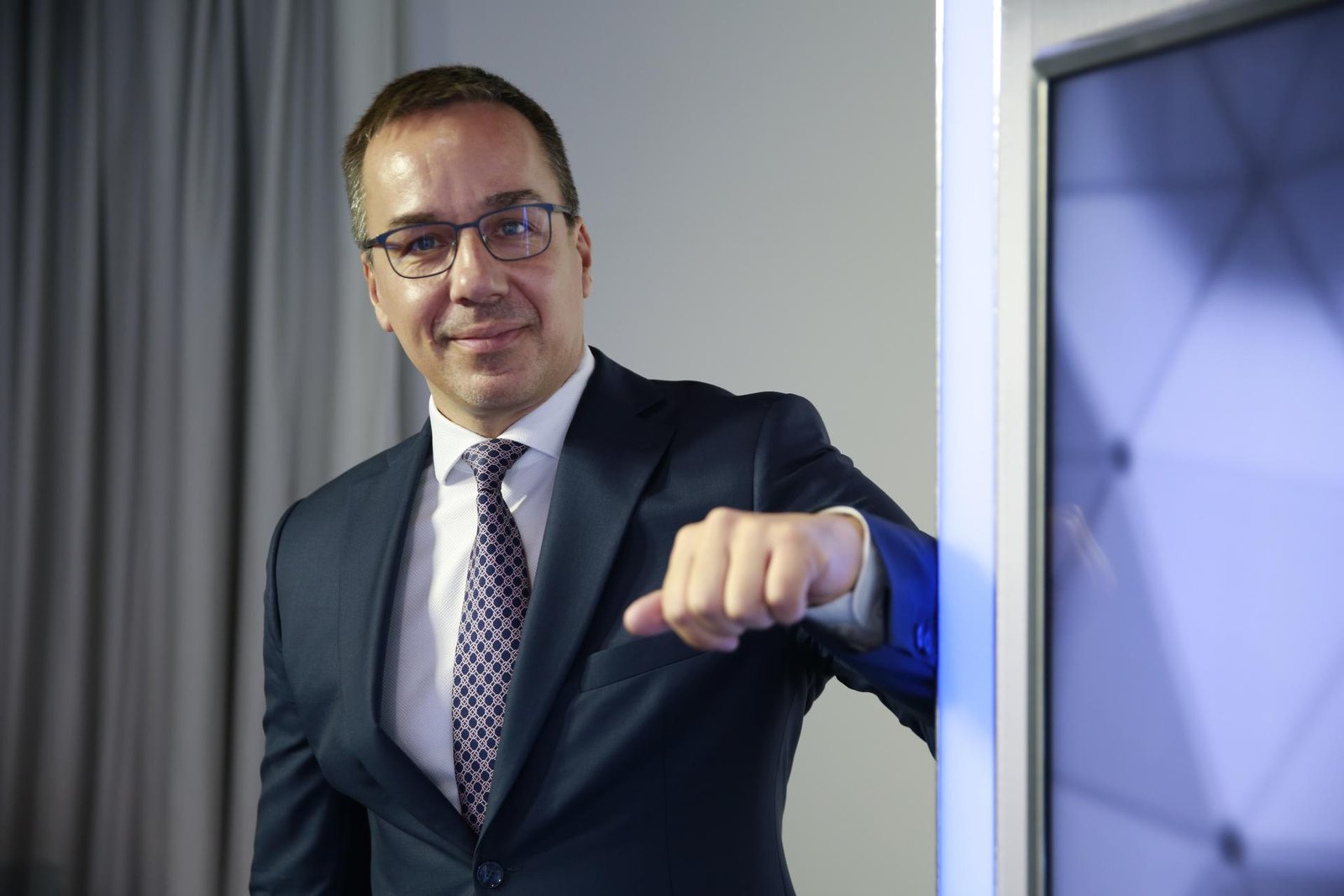 Tomáš zvažuje novinku pri otvorení druhého piliera. Vystúpiť umožní len jednej skupine sporiteľov Tomáš zvažuje novinku pri otvorení druhého piliera. Vystúpiť umožní len jednej skupine sporiteľov