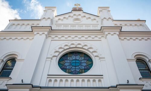 Rabína vo Francúzsku napadli druhýkrát počas niekoľkých dní, činov z nenávisti je viac