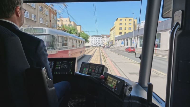 Budeme pracovat jen čtyři dny v týdnu? Češi by změnu uvítali, ekonomové kroutí hlavou Budeme pracovat jen čtyři dny v týdnu? Češi by změnu uvítali, ekonomové kroutí hlavou