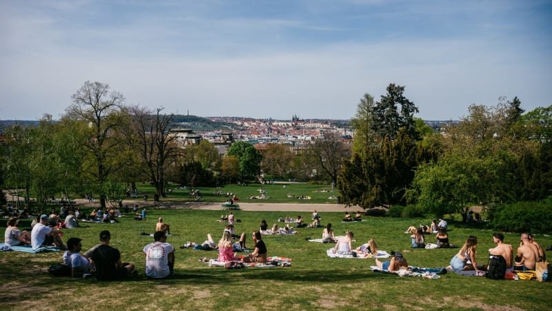 Teploty se začnou blížit k tropům, Češi si ale budou muset počkat. Jak to bude s bouřkami? Teploty se začnou blížit k tropům, Češi si ale budou muset počkat. Jak to bude s bouřkami?