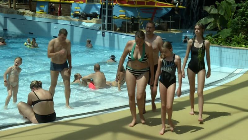 Plavky těsné, volnější i se speciálním otvorem na intimní partie. Jaké Češi preferují?