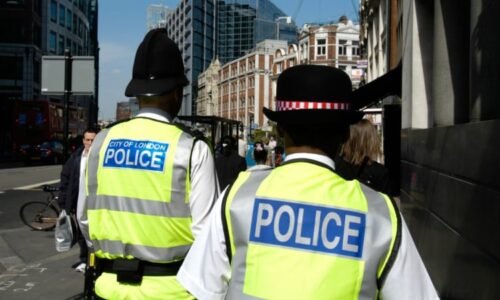 Británií otřásá skandál: Gangy údajně znásilnily stovky dětí, policie se bála rasového napětí