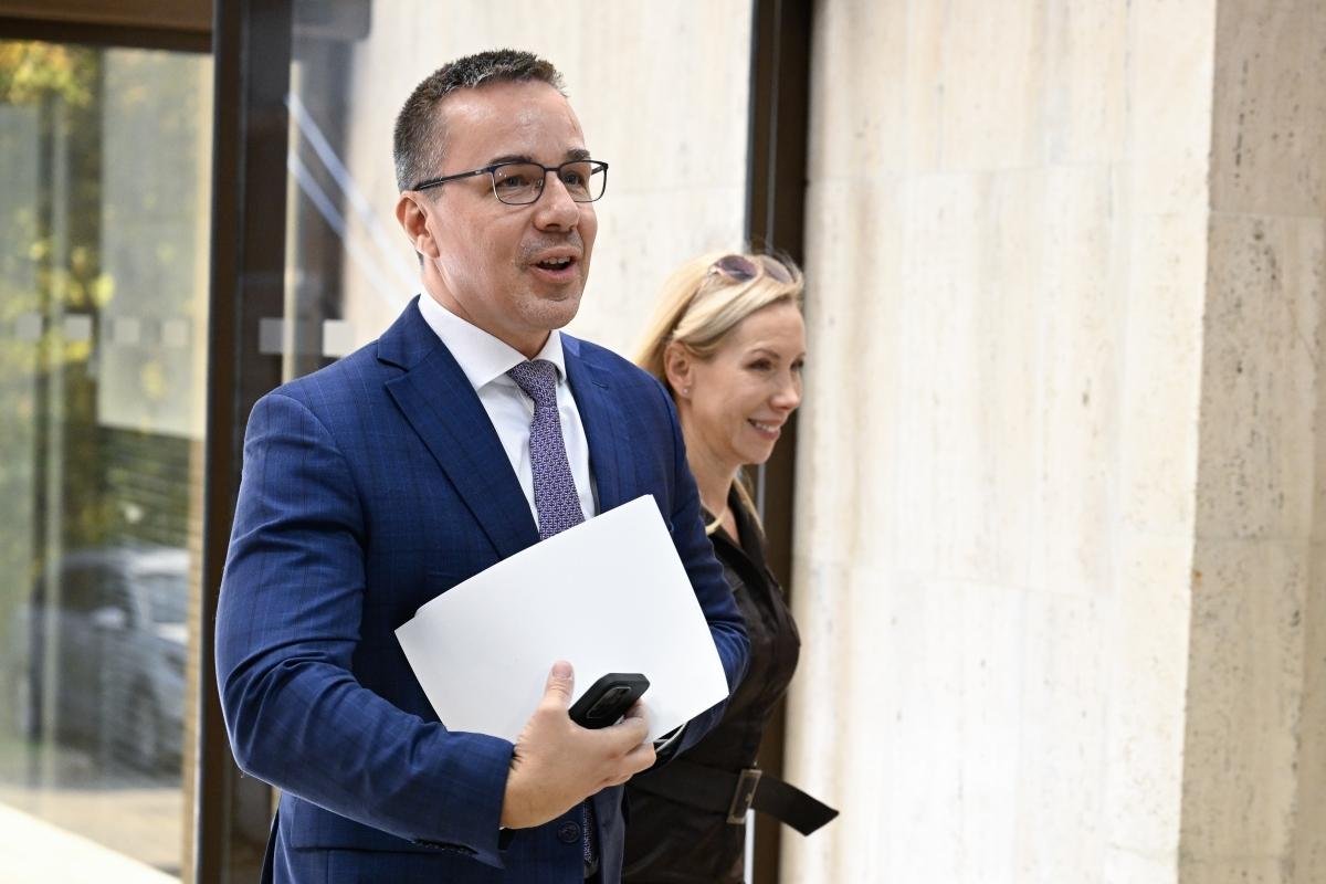 Dôchodky Slovákov sú rekordne štedré. V budúcnosti nás prevalcuje demografia, odborníci odporúčajú zmeny Dôchodky Slovákov sú rekordne štedré. V budúcnosti nás prevalcuje demografia, odborníci odporúčajú zmeny