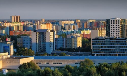Kolísanie na finančných trhoch presúva pozornosť investorov k nehnuteľnostiam ako k stabilnej alternatíve