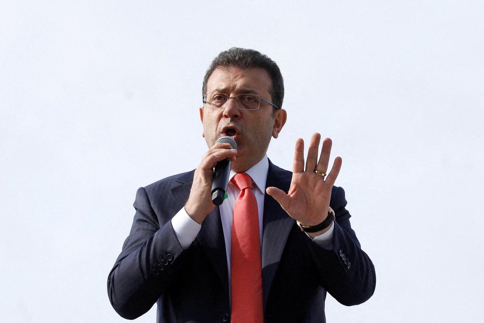 Voči väznenému istanbulskému primátorovi vzniesla turecká prokuratúra ďalšie obvinenie Voči väznenému istanbulskému primátorovi vzniesla turecká prokuratúra ďalšie obvinenie