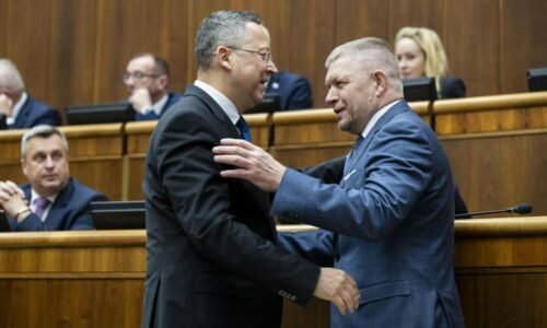 Slabnúca ekonomika tlačí na pevnejšie uťahovanie opaskov. Fico hovorí o mimoriadne náročnom cieli Slabnúca ekonomika tlačí na pevnejšie uťahovanie opaskov. Fico hovorí o mimoriadne náročnom cieli