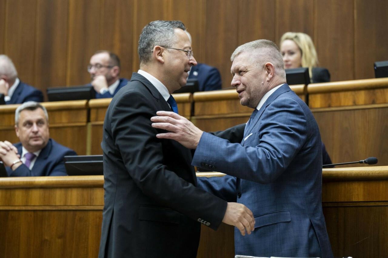 Slabnúca ekonomika tlačí na pevnejšie uťahovanie opaskov. Fico hovorí o mimoriadne náročnom cieli Slabnúca ekonomika tlačí na pevnejšie uťahovanie opaskov. Fico hovorí o mimoriadne náročnom cieli