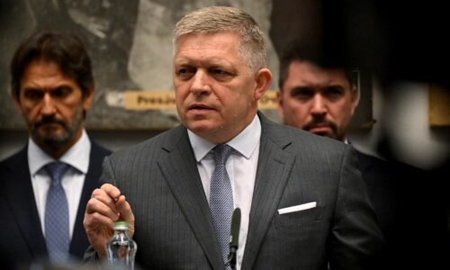Fico sa chce v Kazachstane a Uzbekistane sústrediť na zbrojársky priemysel