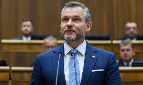 Ak sa Hlas začína podobať na Smer-SD a prieskumy naznačujú, vedenie musí urobiť opatrenia, tvrdí Pellegrini Ak sa Hlas začína podobať na Smer-SD a prieskumy naznačujú, vedenie musí urobiť opatrenia, tvrdí Pellegrini