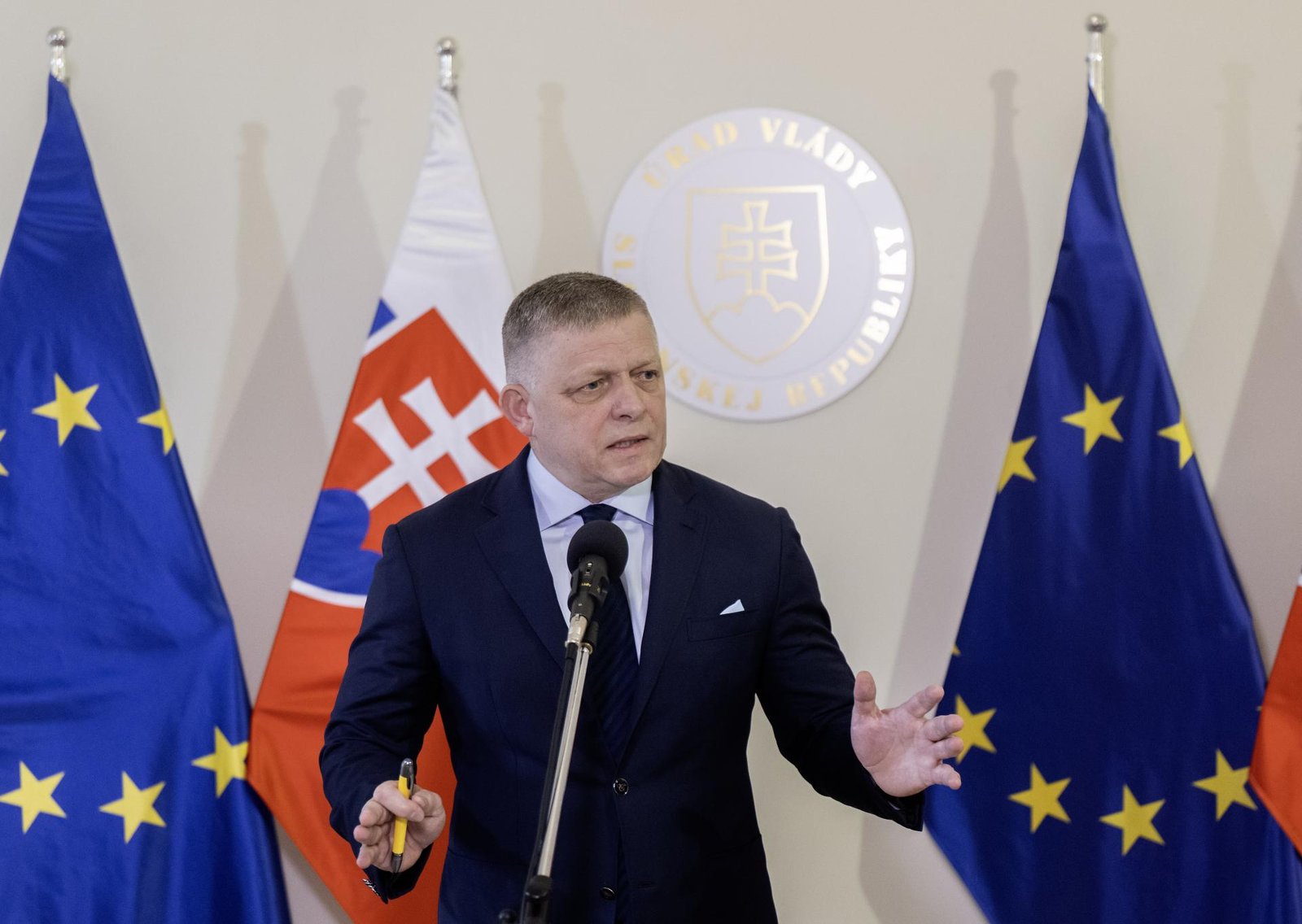 „Čo to má s touto vládou?“ Fico tvrdí, že Slovensko nečelí žiadnemu škandálu s korupciou
