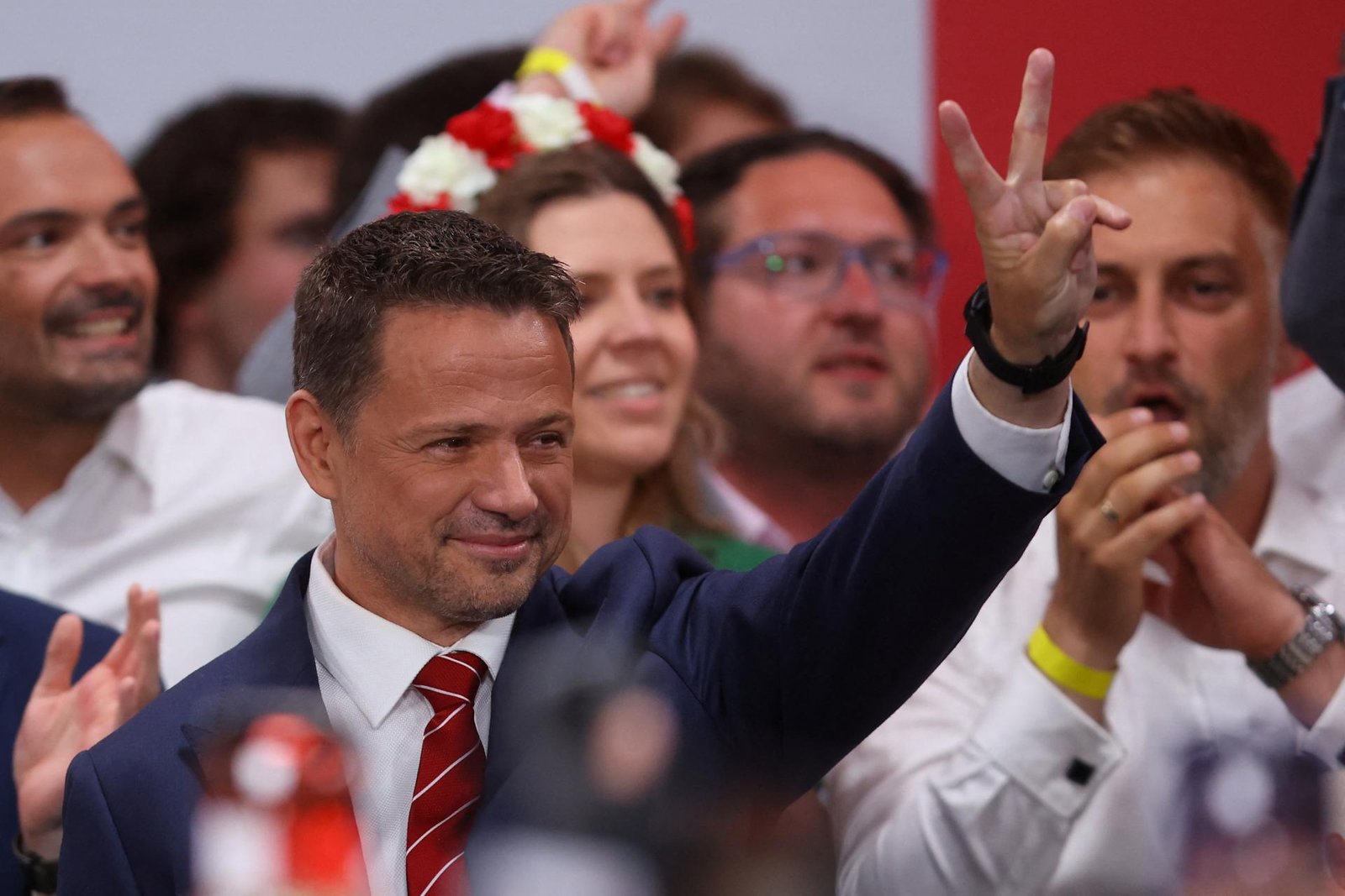 Prvé odhady prisúdili víťazstvo v poľských voľbách Trzaskowskému. Výsledok bude veľmi tesný