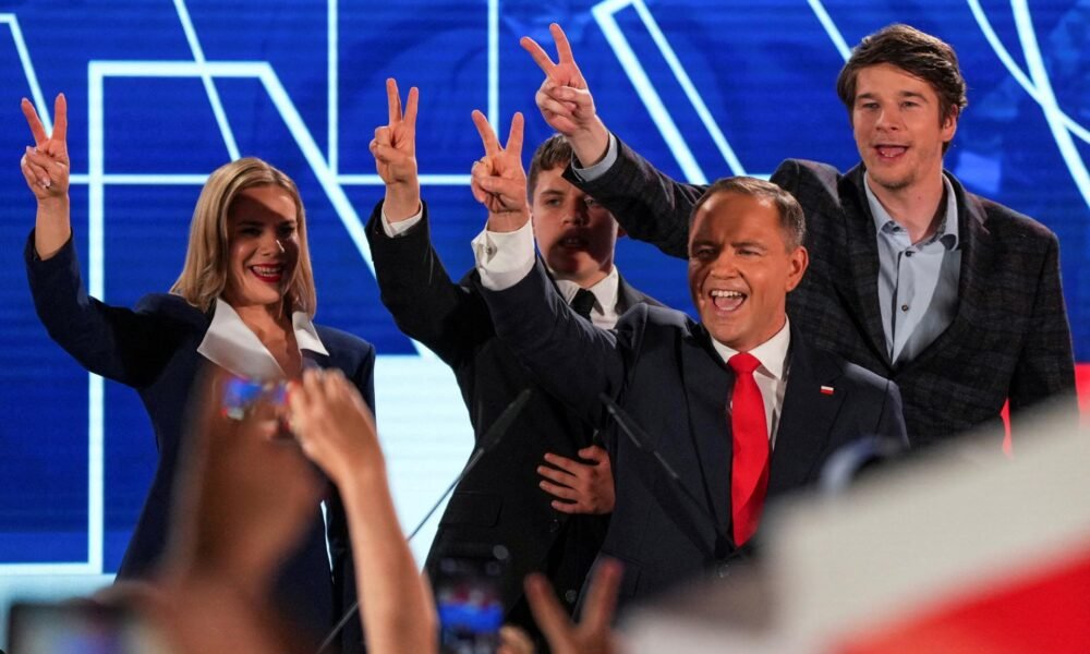 Poľské prezidentské voľby vyhral kandidát opozície Karol ​Nawrocki