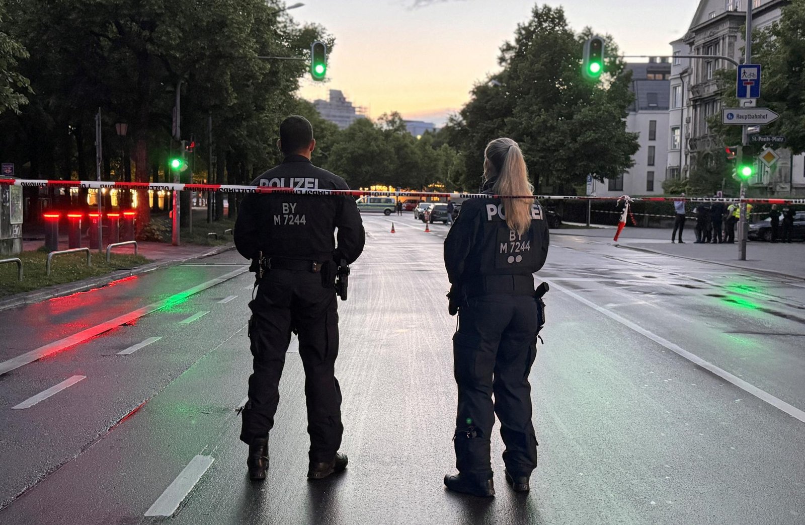 Polícia v Mníchove zastrelila ženu, ktorá útočila nožom na okoloidúcich Polícia v Mníchove zastrelila ženu, ktorá útočila nožom na okoloidúcich
