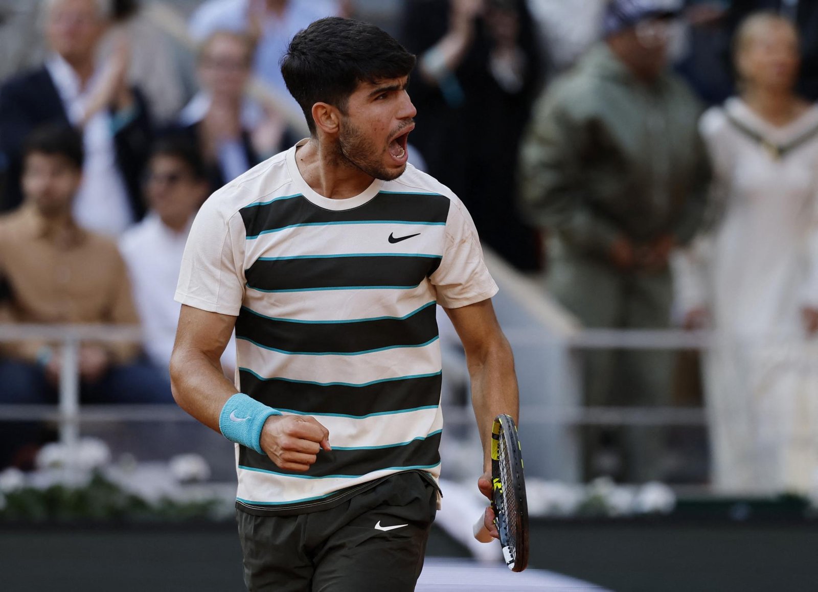 Alcaraz odvrátil tri mečbaly, druhýkrát po sebe ovládol Roland Garros Alcaraz odvrátil tri mečbaly, druhýkrát po sebe ovládol Roland Garros