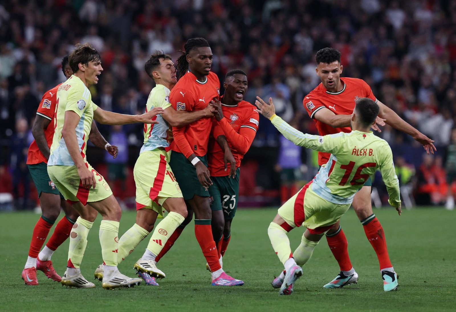 Šampiónom Ligy národov sa stalo Portugalsko. Druhý triumf spečatilo v penaltovom rozstrele Šampiónom Ligy národov sa stalo Portugalsko. Druhý triumf spečatilo v penaltovom rozstrele