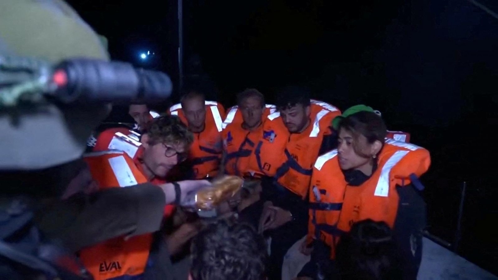 Loď s humanitárnou pomocou pre Pásmo Gazy zastavila izraelská armáda Loď s humanitárnou pomocou pre Pásmo Gazy zastavila izraelská armáda