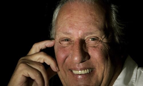 Vo veku 86 rokov zomrel Frederick Forsyth. Preslávil ho román Deň pre Šakala