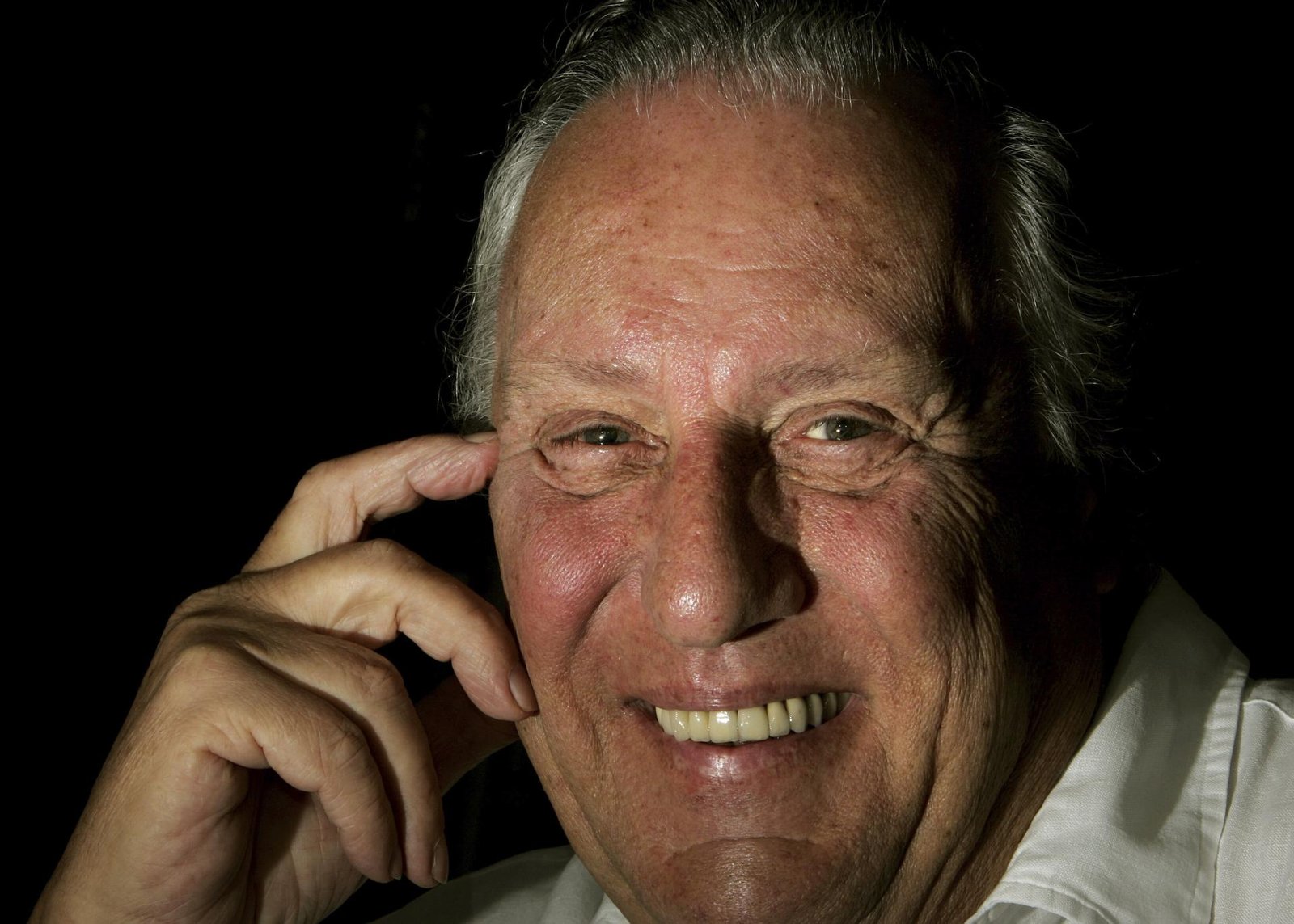 Vo veku 86 rokov zomrel Frederick Forsyth. Preslávil ho román Deň pre Šakala Vo veku 86 rokov zomrel Frederick Forsyth. Preslávil ho román Deň pre Šakala