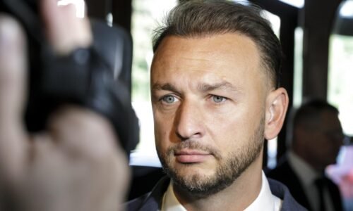 Prezident sa drží sľubovanej nadstraníckosti. Nestal sa koaličným partnerom, tvrdí Hlas
