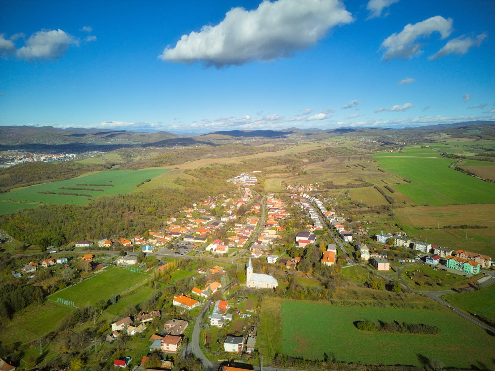 Pozemky v Česku zdraželi za 15 rokov takmer o 320 percent, rast sa ešte neskončil Pozemky v Česku zdraželi za 15 rokov takmer o 320 percent, rast sa ešte neskončil
