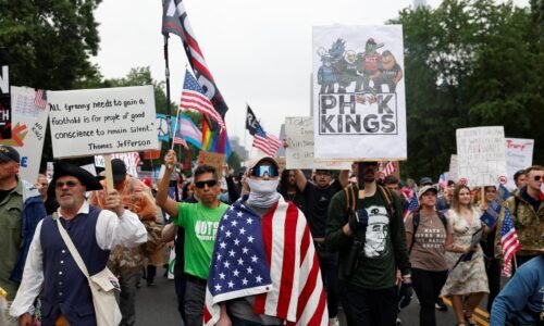 V USA sa začali demonštrácie proti prezidentovi Trumpovi, v Minnesote ich zrušili kvôli streľbe