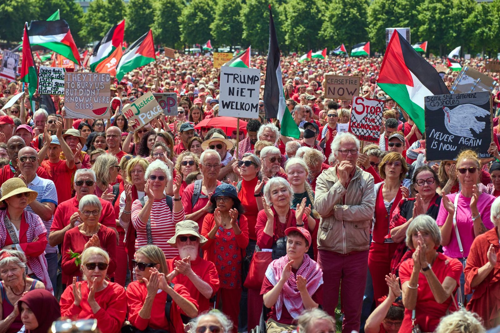 Desiatky tisíc ľudí protestovali v Holandsku proti vojne Izraela v Pásme Gazy Desiatky tisíc ľudí protestovali v Holandsku proti vojne Izraela v Pásme Gazy