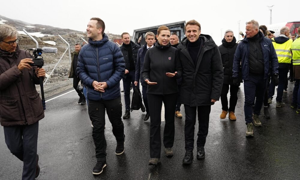 Macron prišiel do Grónska, chce tým vyjadriť podporu nezávislosti ostrova za Francúzsko aj celú Úniu