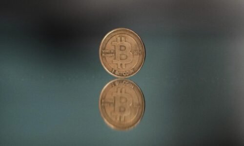 Bitcoin klesol po americkom útoku na iránske jadrové zariadenia pod stotisíc dolárov