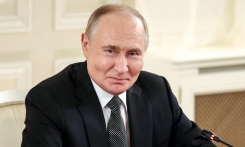 Putin je pripravený stretnúť sa so Zelenským v záverečnej fáze rokovaní, skôr však nie