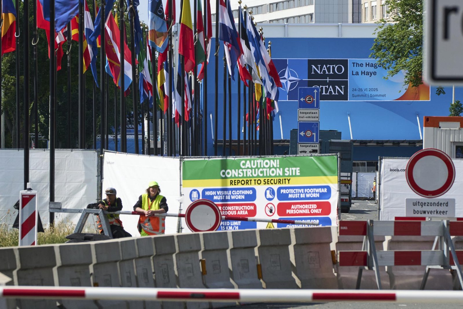V Haagu zneli protesty proti NATO a vojne s Iránom dva dni pred summitom aliancie