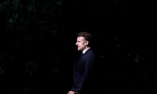 Macron varuje pred „tým najhorším“. Vyzýva Irán na zdržanlivosť