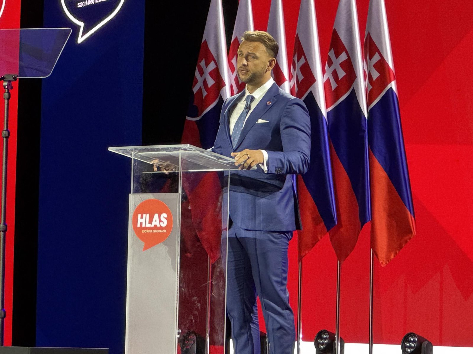 Ferenčák na sneme Hlasu prehovoril k svojim kolegom. V strane zostáva, no zazneli voči nemu kritické slová Ferenčák na sneme Hlasu prehovoril k svojim kolegom. V strane zostáva, no zazneli voči nemu kritické slová