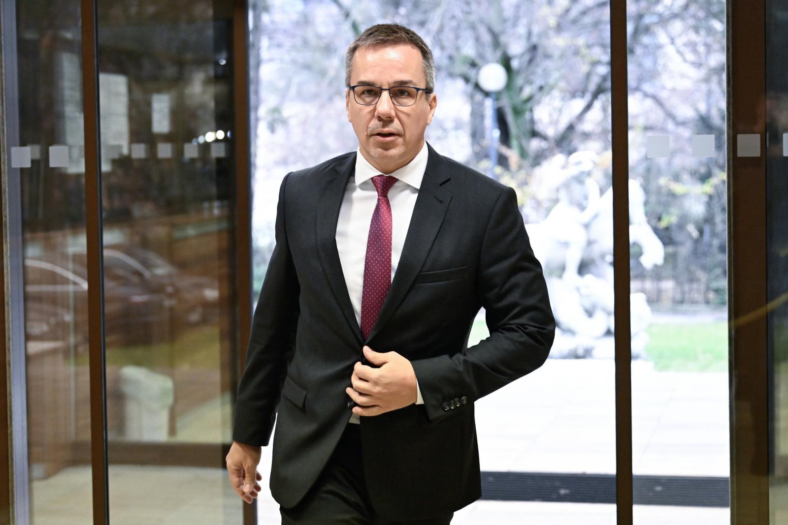 Dôchodky Slovákov patria k najštedrejším v Európe. Predbehli sme aj Čechov, oproti nim sme pritom v nevýhode Dôchodky Slovákov patria k najštedrejším v Európe. Predbehli sme aj Čechov, oproti nim sme pritom v nevýhode