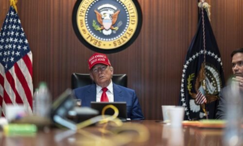 Chce Trump zvrhnúť Chameneího? Naznačil možnosť zmeny režimu v Iráne