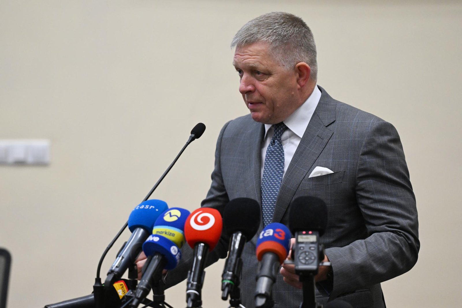 Fico by sa mal na jeseň stretnúť s ukrajinským predsedom vlády. Rokovanie so Zelenským však neplánuje Fico by sa mal na jeseň stretnúť s ukrajinským predsedom vlády. Rokovanie so Zelenským však neplánuje