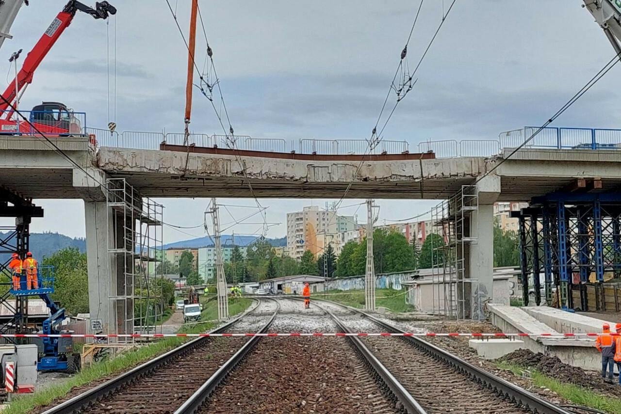 Cestári zverejnili čísla. Zlých mostov pribúda aj na diaľniciach, najhoršie je na tom župa na západe Cestári zverejnili čísla. Zlých mostov pribúda aj na diaľniciach, najhoršie je na tom župa na západe