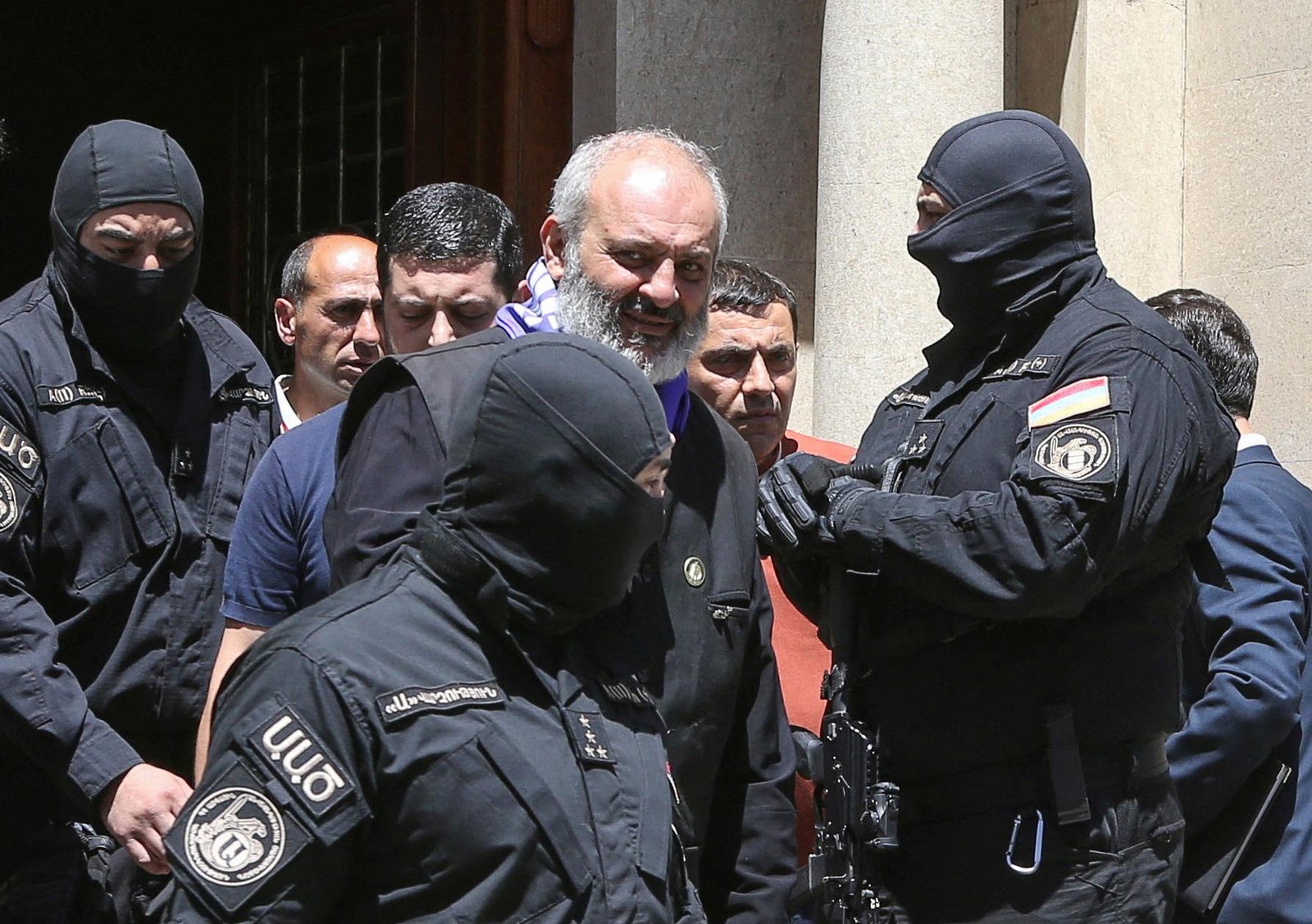 V súvislosti s údajným prevratom v Arménsku zadržali 14 podozrivých vrátane arcibiskupa V súvislosti s údajným prevratom v Arménsku zadržali 14 podozrivých vrátane arcibiskupa