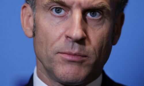 Macron povedal Netanjahuovi, že treba udržať prímerie s Iránom, spomenul aj Gazu