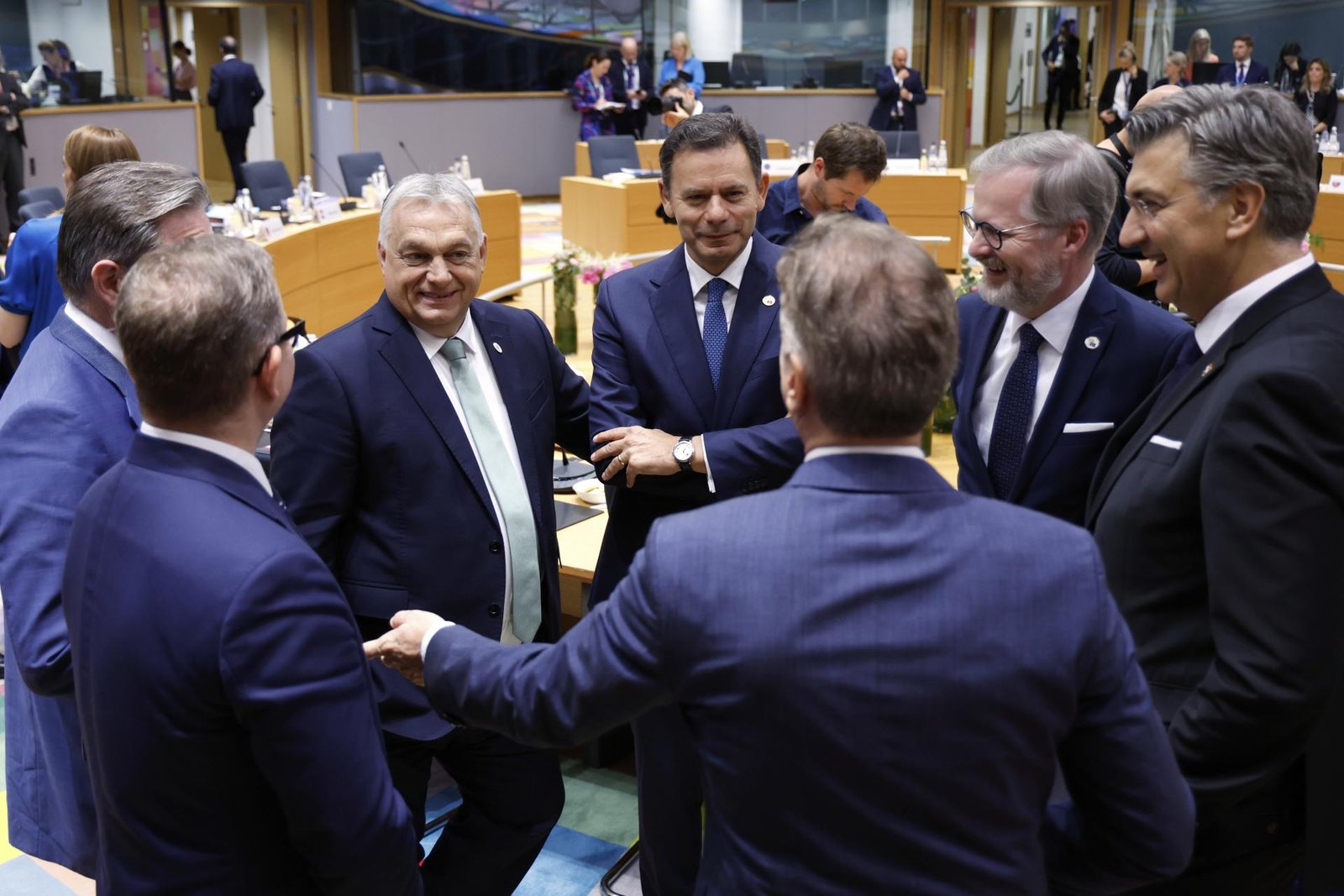 Lídri EÚ sa v Bruseli dohodli na predĺžení sankcií voči Rusku o šesť mesiacov Lídri EÚ sa v Bruseli dohodli na predĺžení sankcií voči Rusku o šesť mesiacov