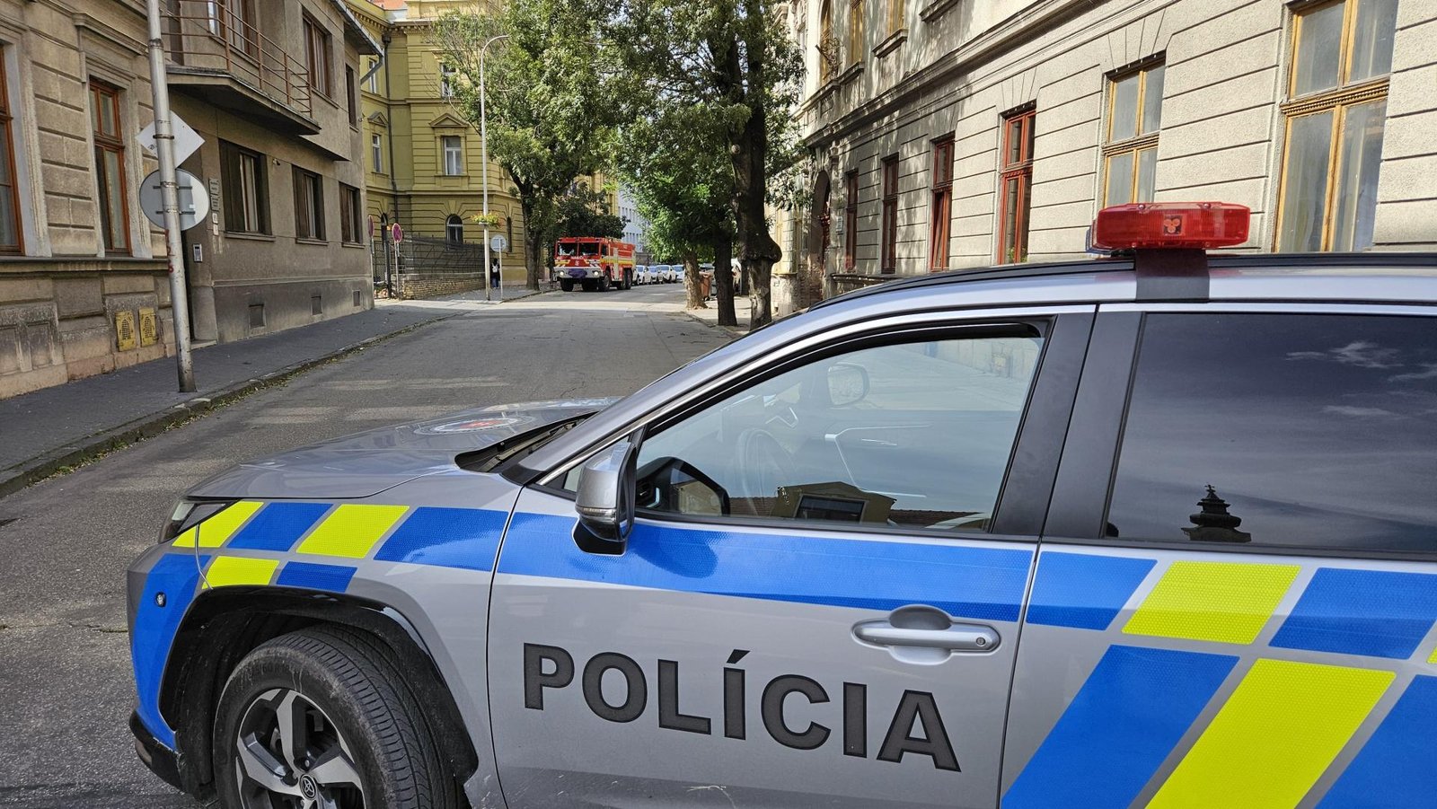 Policajti vyťahovali v Nitre zo zamknutého rozpáleného auta sedemročné dieťa. Pohádali sme sa, vraví jeho otec Policajti vyťahovali v Nitre zo zamknutého rozpáleného auta sedemročné dieťa. Pohádali sme sa, vraví jeho otec