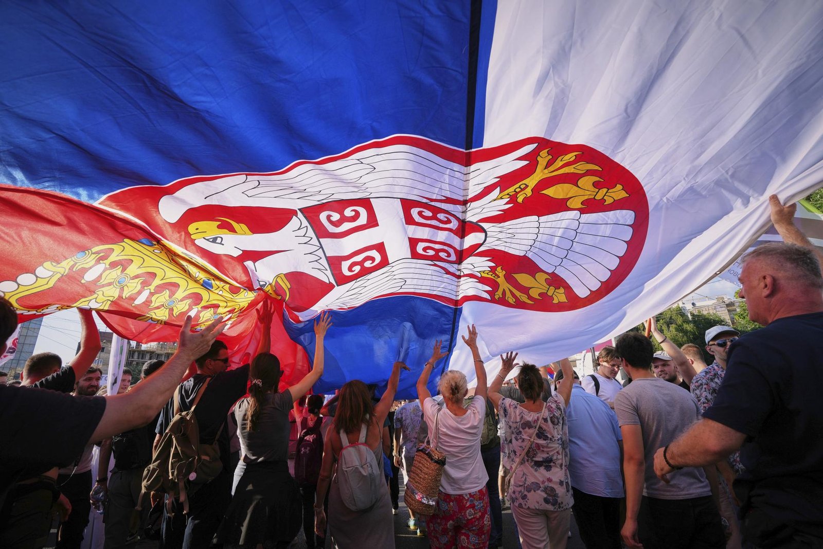 Desaťtisíce ľudí v Belehrade protestovali proti Vučičovej vláde, chcú predčasné voľby Desaťtisíce ľudí v Belehrade protestovali proti Vučičovej vláde, chcú predčasné voľby