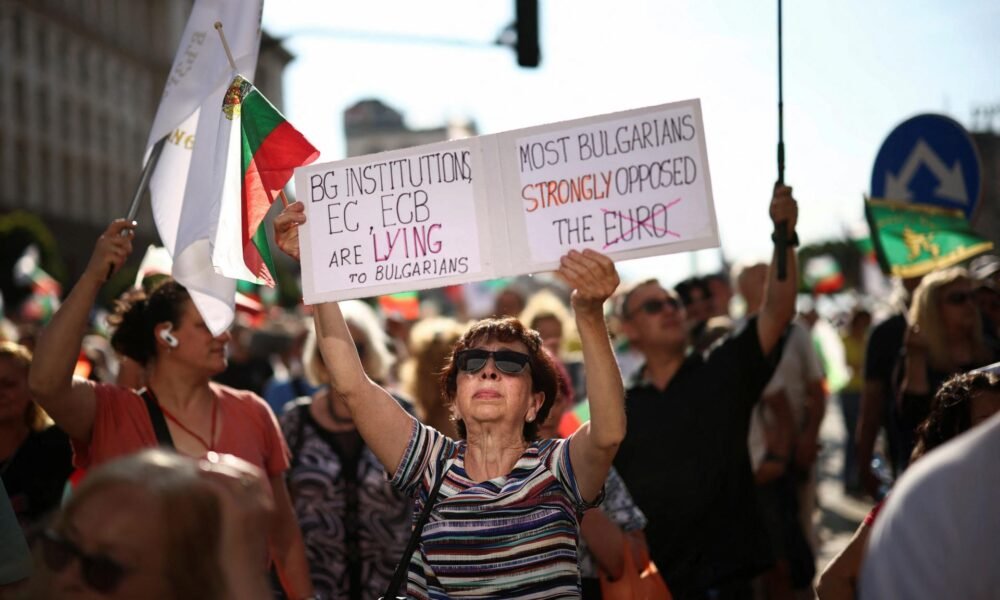 V Sofii znovu protestovali odporcovia prijatia eura, požadujú referendum