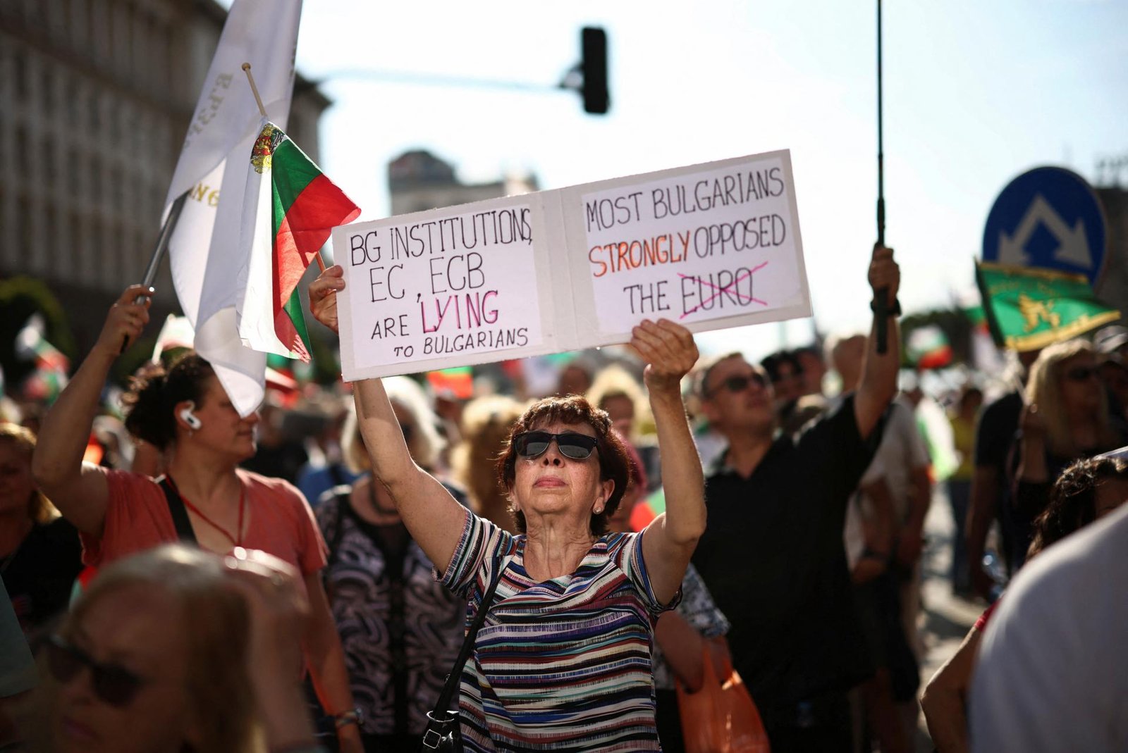 V Sofii znovu protestovali odporcovia prijatia eura, požadujú referendum V Sofii znovu protestovali odporcovia prijatia eura, požadujú referendum