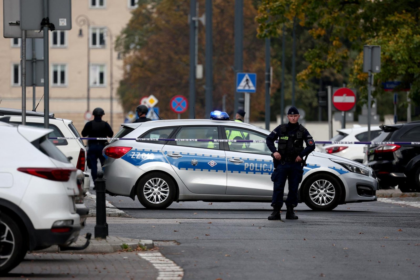 Muž podozrivý z dvojitej vraždy v Poľsku strieľal na políciu a následne ušiel do lesa. Pátranie pokračuje Muž podozrivý z dvojitej vraždy v Poľsku strieľal na políciu a následne ušiel do lesa. Pátranie pokračuje