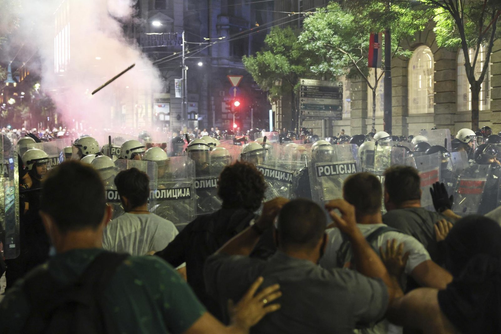 Vučič odmieta požiadavky demonštrantov, protest v Belehrade odsúdil. Sľubuje ďalšie zatýkania Vučič odmieta požiadavky demonštrantov, protest v Belehrade odsúdil. Sľubuje ďalšie zatýkania