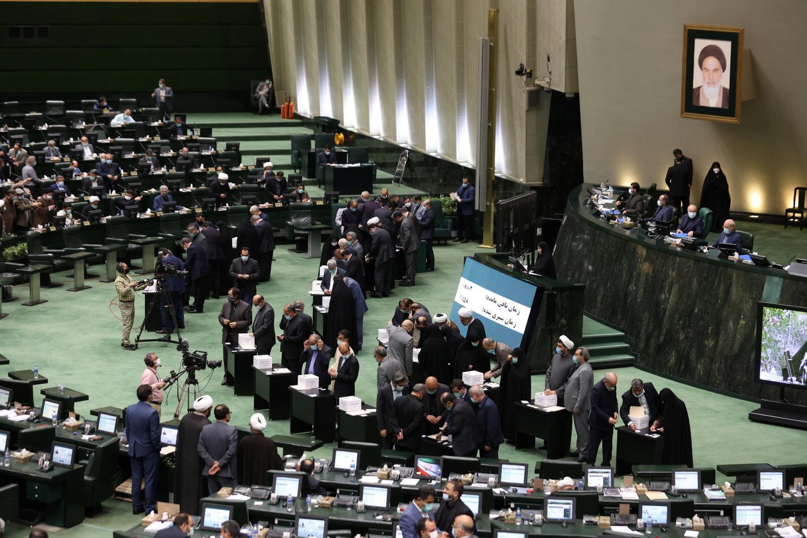 Iránsky parlament schválil zákaz používania Starlinku. Ak ho niekto poruší, môže byť zbičovaný Iránsky parlament schválil zákaz používania Starlinku. Ak ho niekto poruší, môže byť zbičovaný
