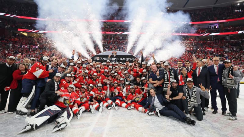 Hokejisté Floridy podruhé za sebou získali Stanley Cup. Radují se i Nosek s Vaněčkem